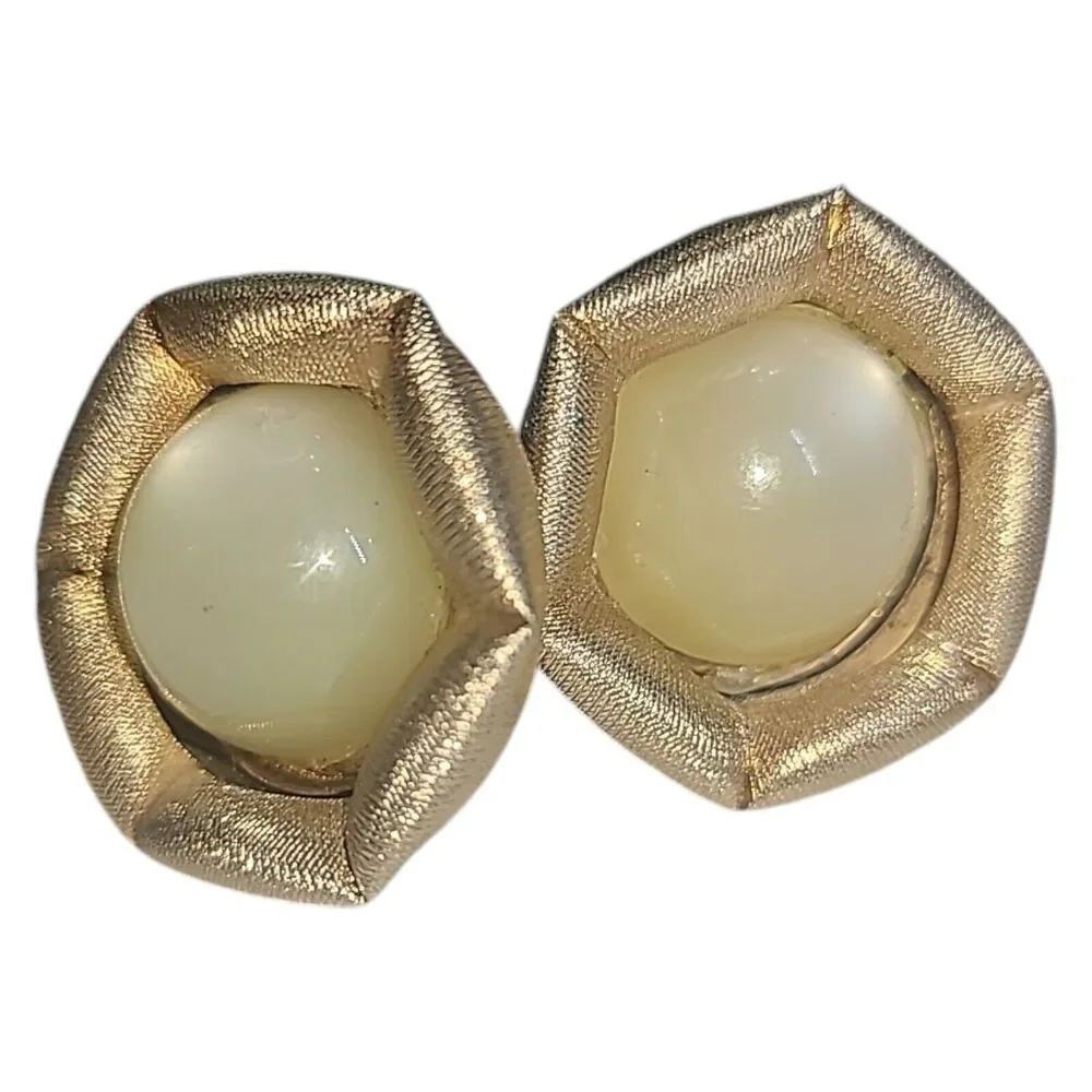 Vintage Gold Tone Pearly‎ Lucite Round Cufflinks